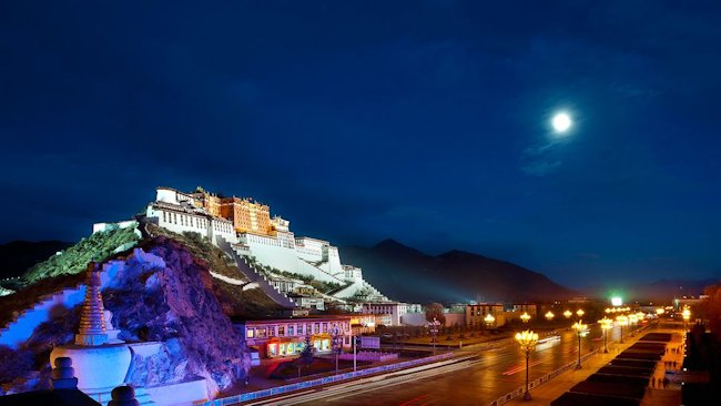 Potala-Palace-full-moon.jpg